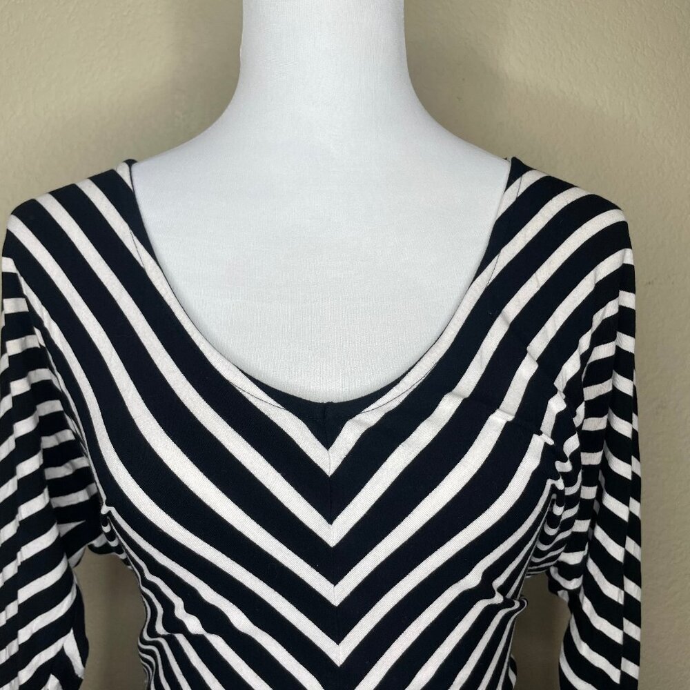 White House Black Market Chevron Stripe 3/4 Sleeve Goth Office Siren Top S - Picture 3 of 12